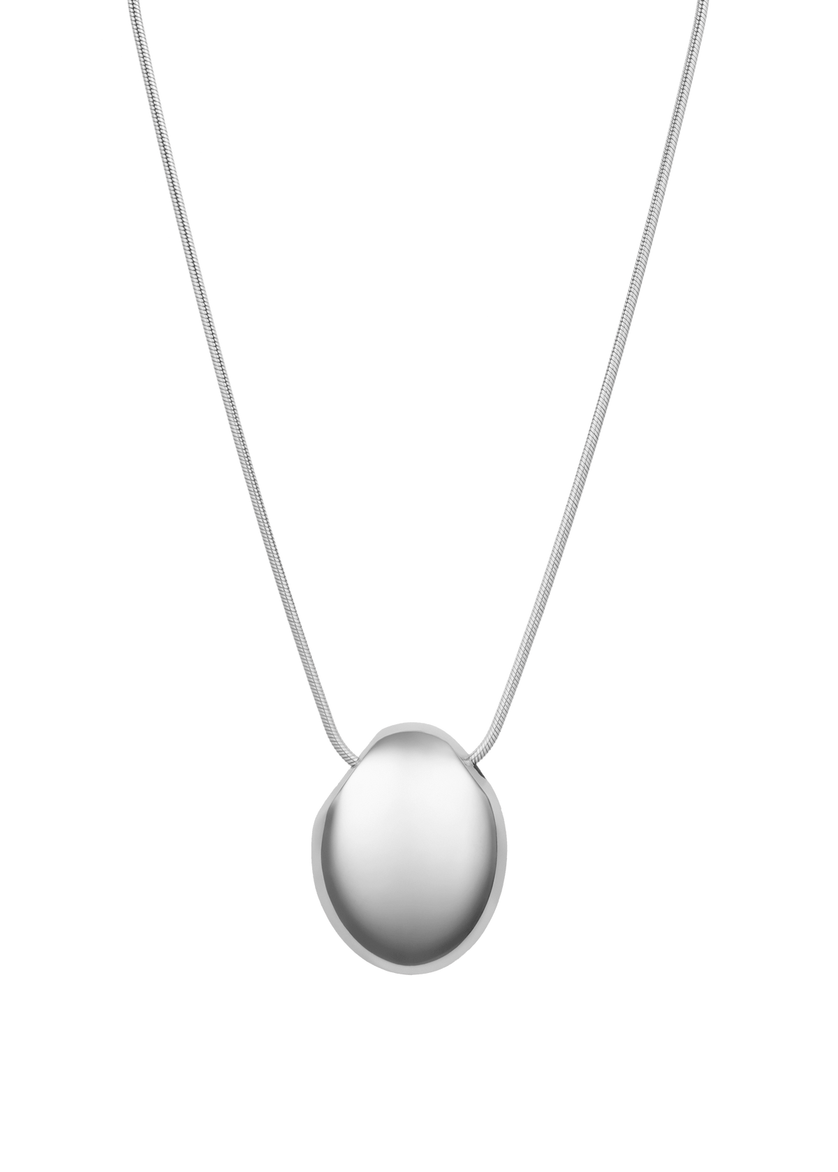 Handmade elegant Chéri necklace featuring a unique silver pendant on a delicate chain, crafted in Portugal.