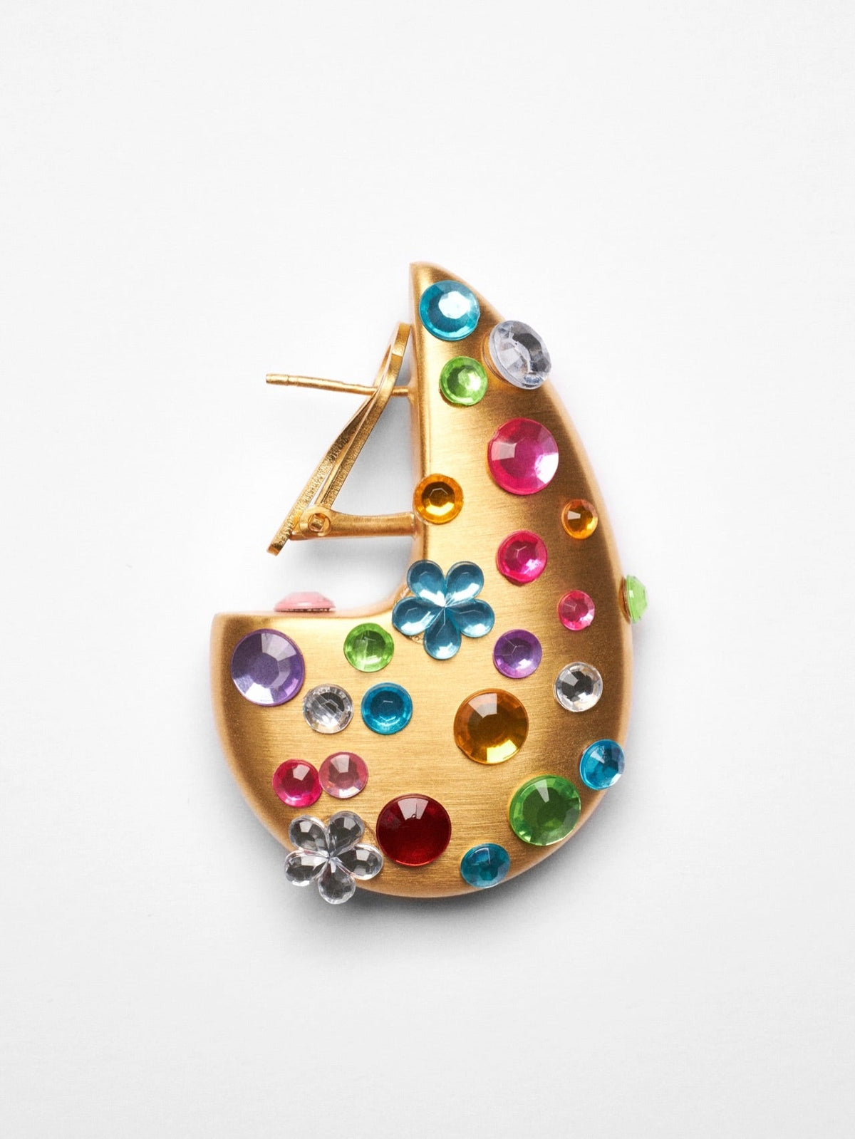 Colorful statement earring featuring multiple gemstones on a gold base from the collection of personalized jewelry with engravings.