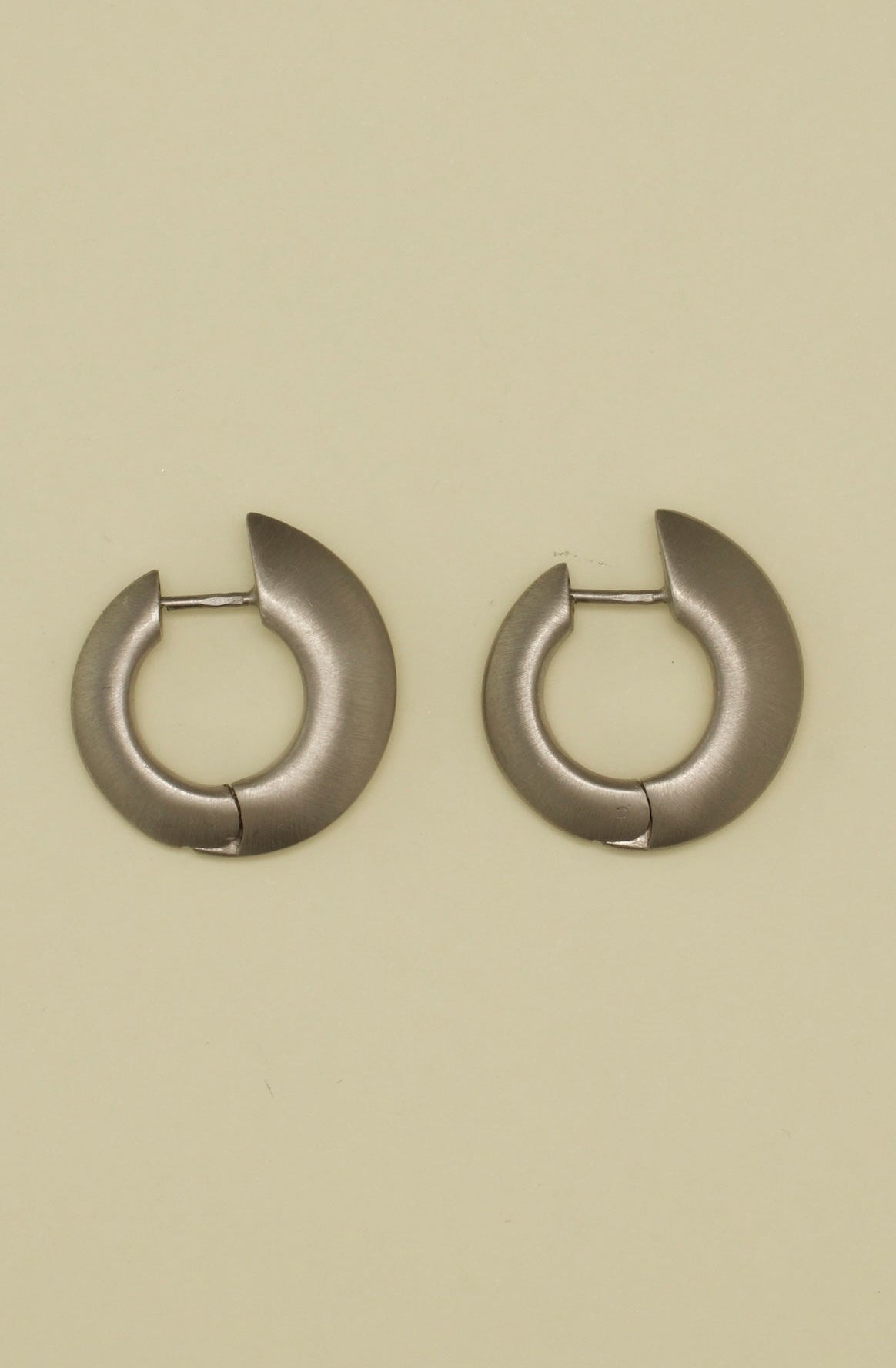 CINCO Vintage — Silver No. 023