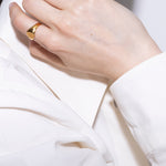 model wearing giovanna ring in gold