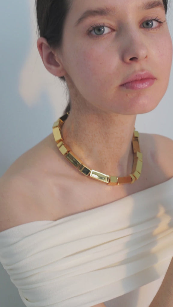 video of model wearing taylor necklace in gold